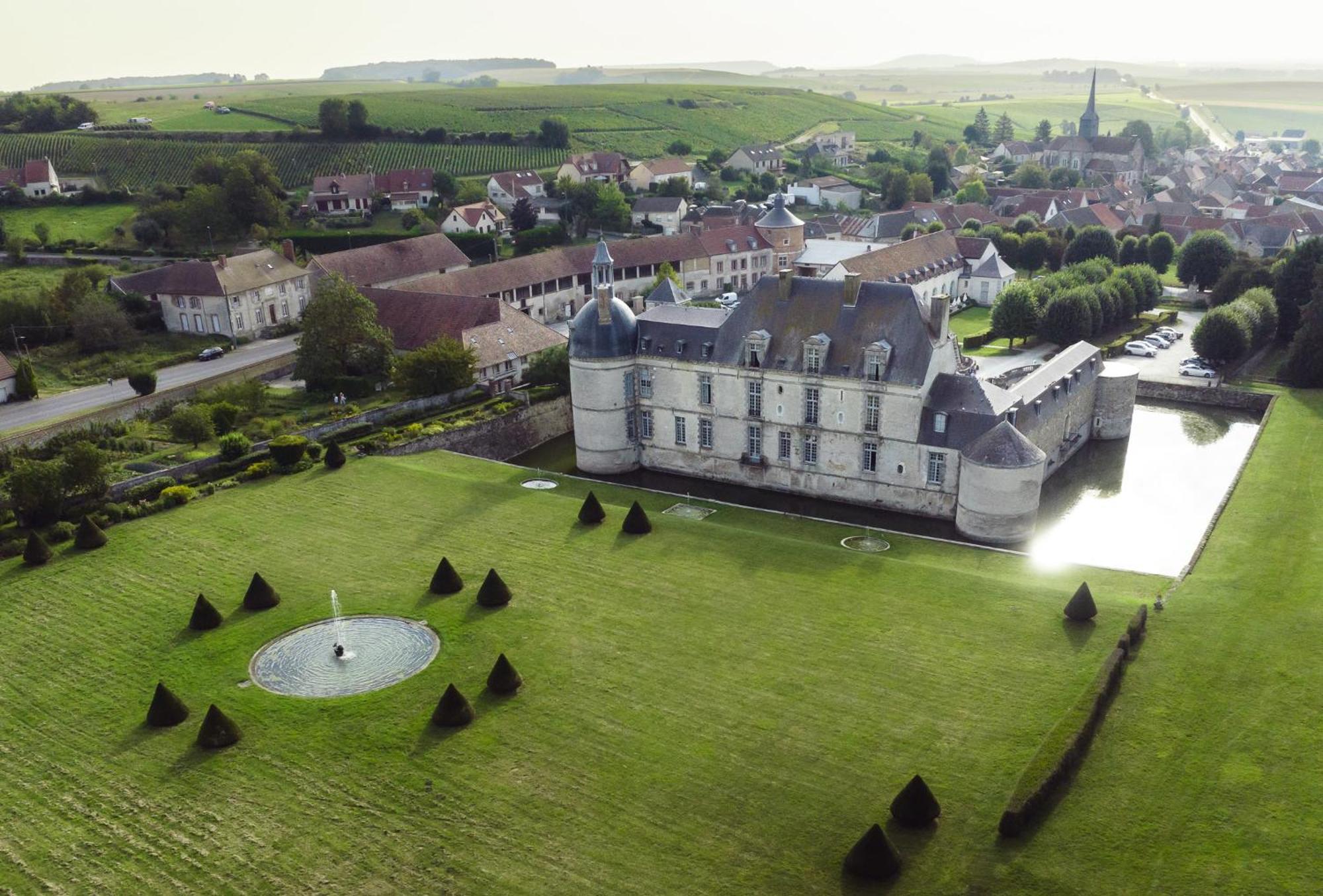 Le Chateau D'Etoges Exterior photo